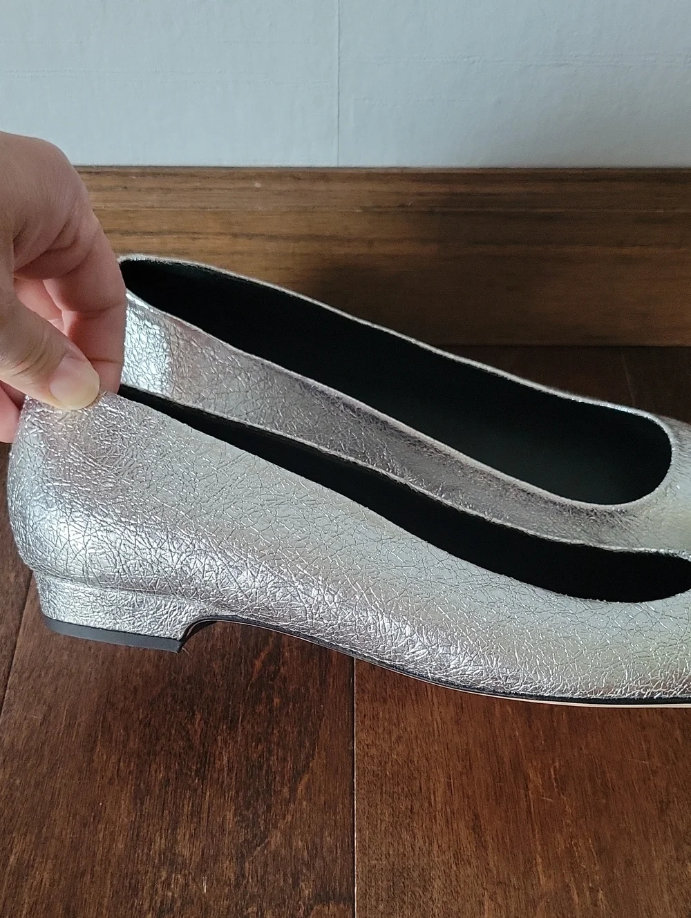 NWOT Good American The Statement Silver Crackle Pointed Ballet Flats Size 8.5